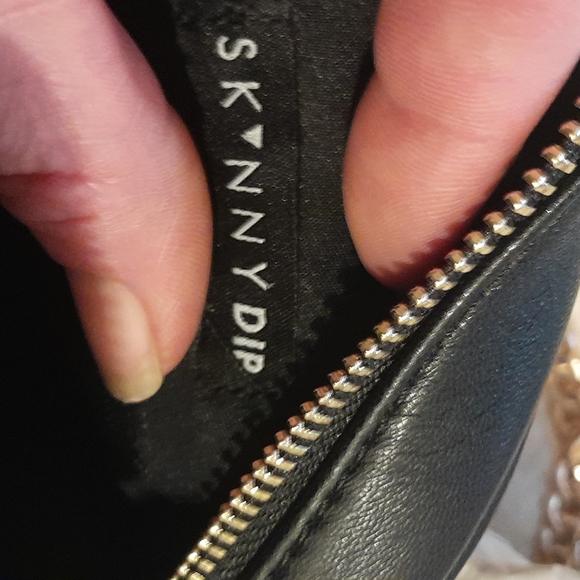 Skinnydip Hogwarts Express Crossbody Bag - Black and Gold - Picture 8 of 8